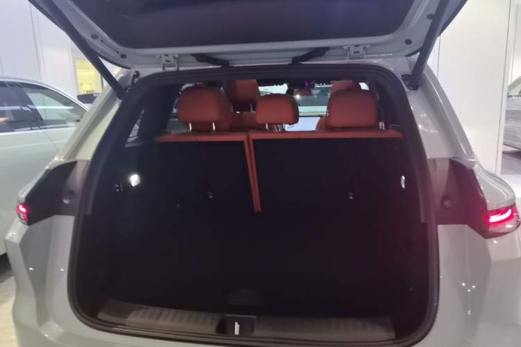 Used Li Auto L6 2025 Max Smart Refresh Edition Trunk