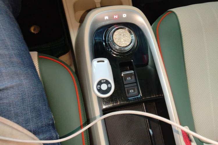 Used ORA Good Cat 2022 Morandi Edition 400km Standard Range Premium Version Lithium-Ion Battery Gear Lever