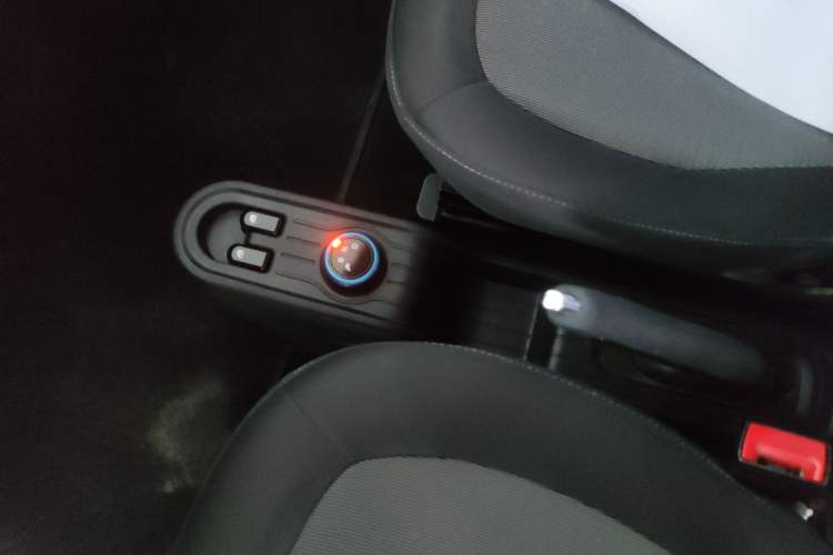 Used Wuling Hongguang MINIEV 2021 Macaron Premium Model – Lithium-NMC Gear Lever