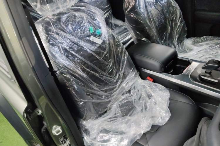 Used 212 T01 2024 2.0T Explorer