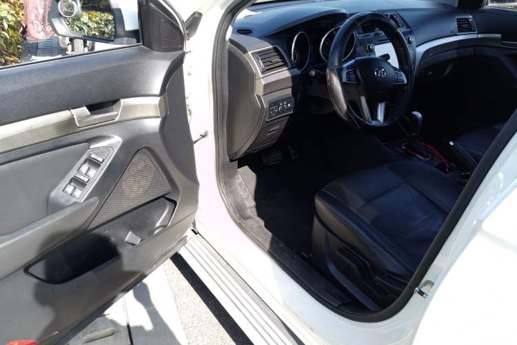Used BAIC Senova X65 2015 2.0T automatic comfort version Driver Seat