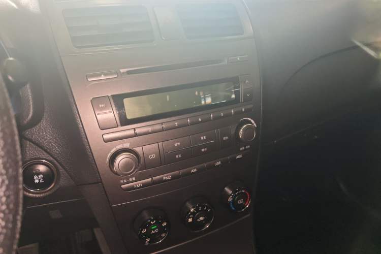 Used BYD L3 2015 Energy-Efficient Model 1.5L Manual Comfort Edition Audio And AC Panel