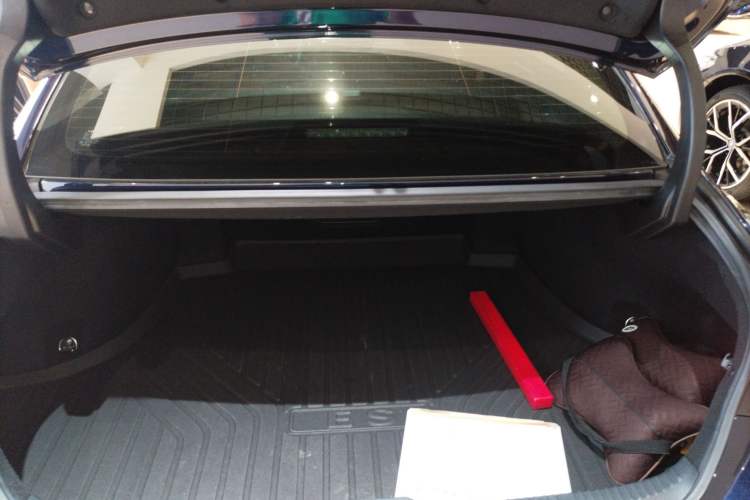 Used Lexus ES 2023 200 Excellence Edition Trunk