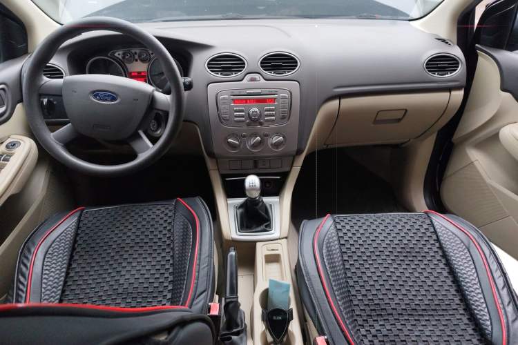 Used Ford Focus 2013 Sedan Classic 1.8L Manual Base Model Center Console