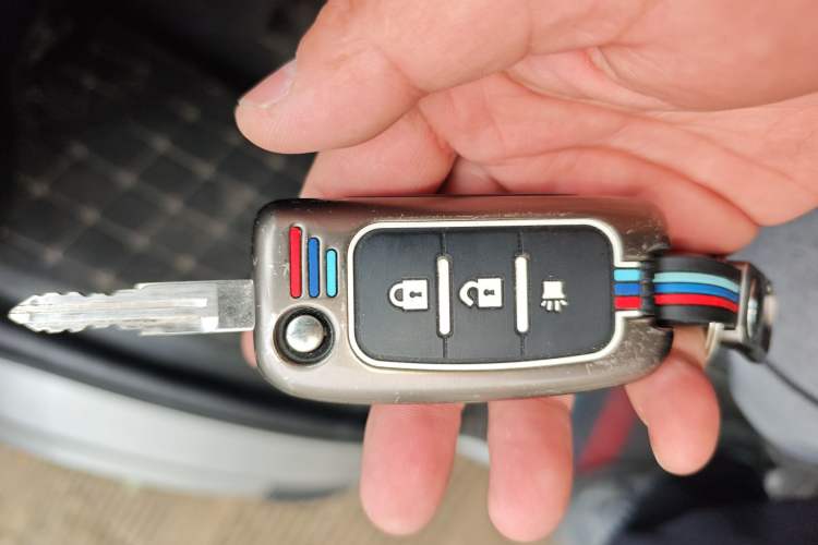 Used Foton Toano 2024 Tuyano Pro Multi-Function 2.0T Manual Rear-Drive Long Wheelbase Mid-Roof Design Single Rear Tire—Available in 5/6/7/9-Seater Configurations