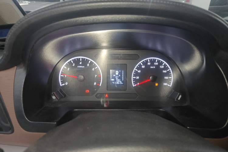 Used FORTHING Lingzhi 2019 M5L 1.6L 7-Seater Base Model China VI Standard