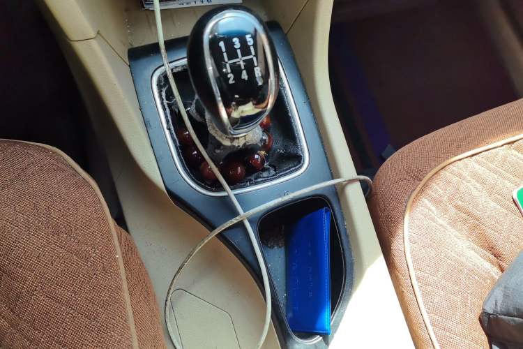 Used Baojun 730 2016 1.5L Manual Standard Version 7 Seats Gear Lever