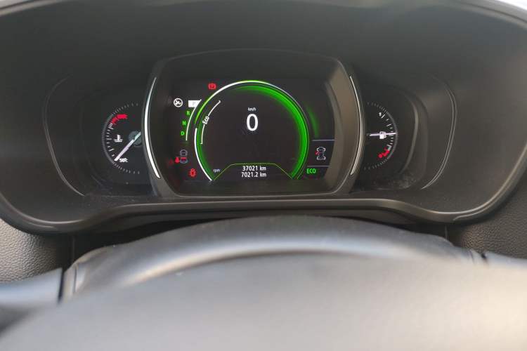 Used Renault Kadjar 2017 2.0L Two-Wheel Drive Comfort Edition Odometer Close Up