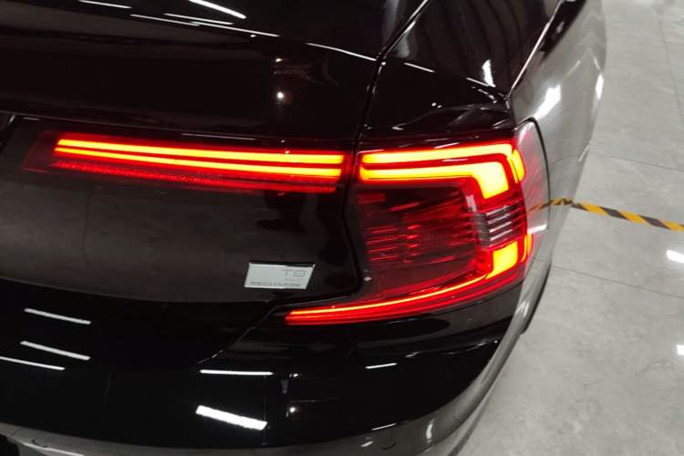 Used Volvo S90 New Energy 2021 T8 eDrive Hybrid Zhiyi Luxury Edition Right Rear Taillight