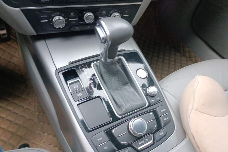 Used Audi A7 2012 2.8FSI quattro Ambition model Gear Lever