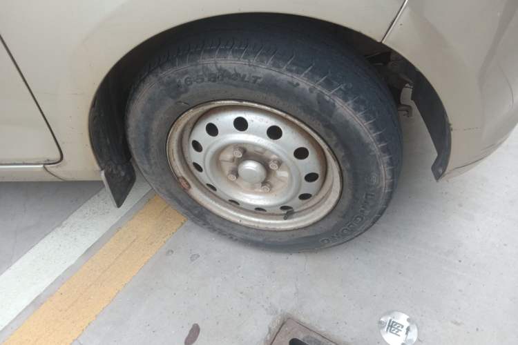 Used Wuling Hongguang 2015 1.5L S Basic Version China V Standard Right Front Wheel Hub