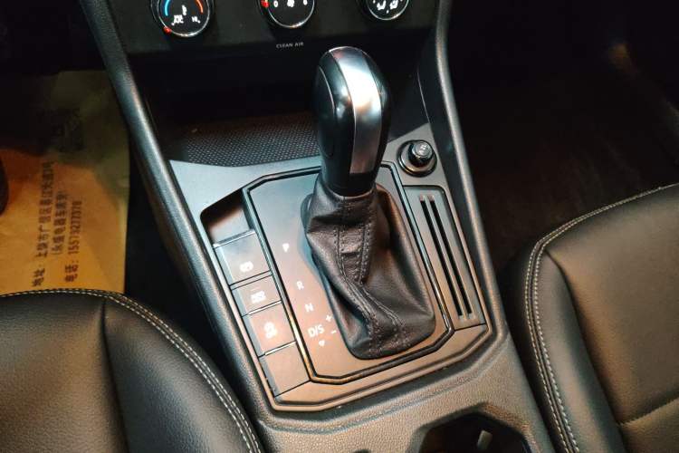 Used Volkswagen Lavida 2023 1.5L Automatic De Yi Edition Gear Lever