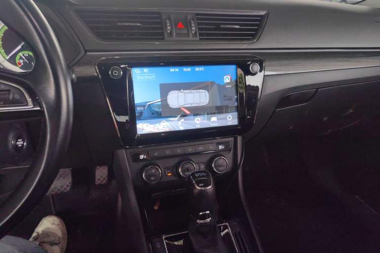 Used Skoda Superb 2018 TSI330 DSG Luxury Edition China VI Standard Audio And AC Panel