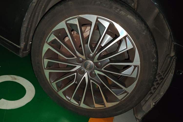 Used Audi A6L New Energy 2020 55 TFSI e quattro Right Front Wheel Hub