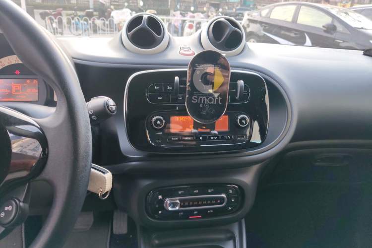 Used smart forfour 2018 1.0L 52 kW Dynamic Edition