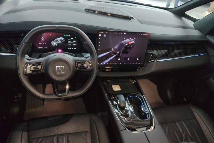 Used Zeekr 009 2024 Six-Seat Executive Version 4WD 140 kWh
