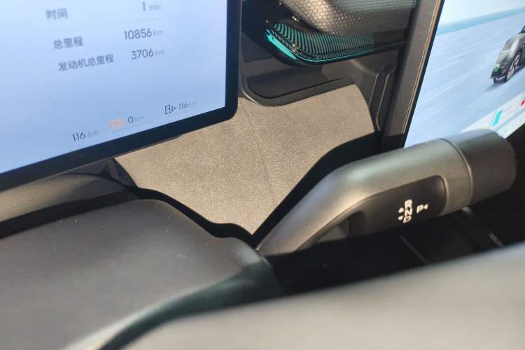 Used Lynk & Co 08 EM-P 2025 220 km All-Wheel-Drive Performance Halo
