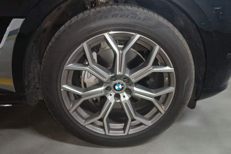 Used BMW X7 2024 xDrive40i Luxury Package – Leading Model Exterior 7