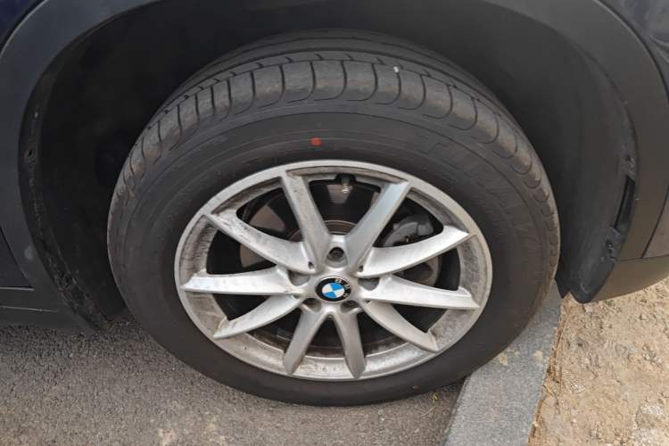 Used BMW X1 2016 sDrive18Li Fashion Model Right Front Wheel Hub