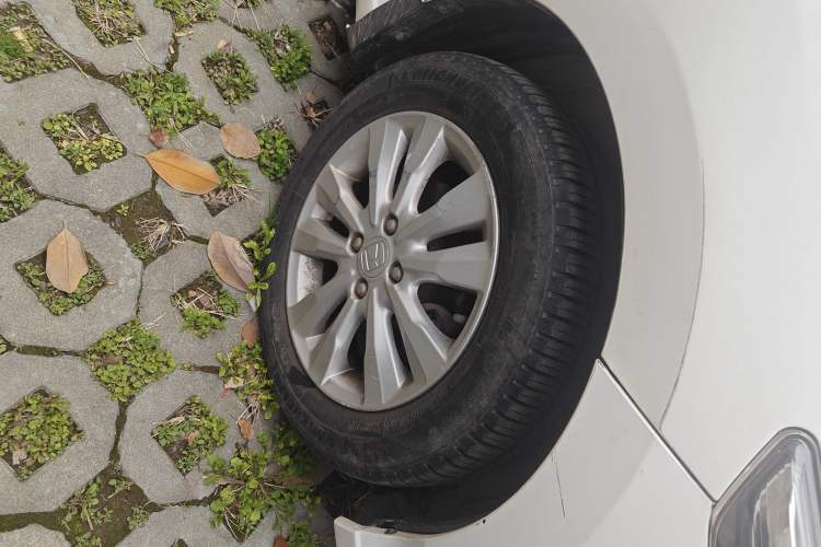 Used Honda City Classic 2012 1.5L manual Elite Edition Right Front Wheel Hub