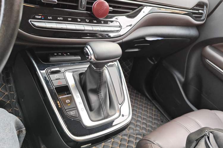 Used GAC Trumpchi M6 2019 270T DCT Luxury Edition (7-seater) China VI Gear Lever