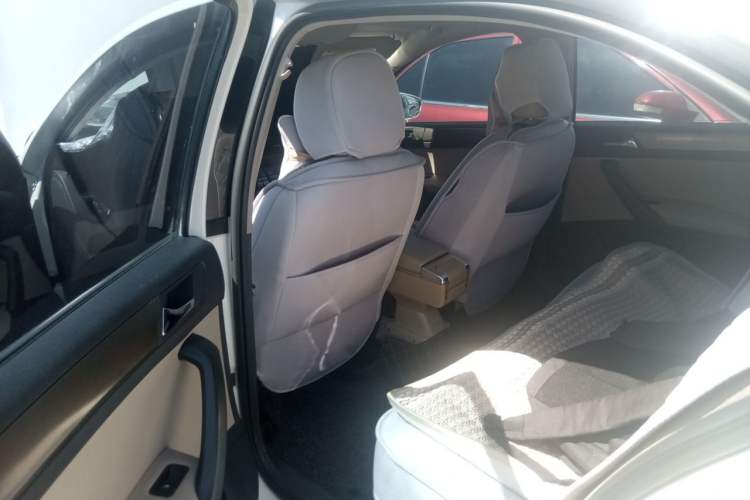 Used Volkswagen Santana 2015 1.6L Manual Comfort Edition