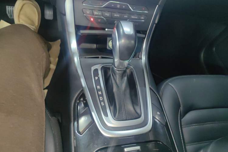 Used Ford Edge 2018 EcoBoost 245 Two-Wheel-Drive Titanium 7-Seater China VI Standard