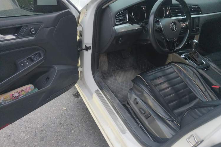 Used Volkswagen Lamando 2015 280TSI DSG Luxury Edition Driver Seat