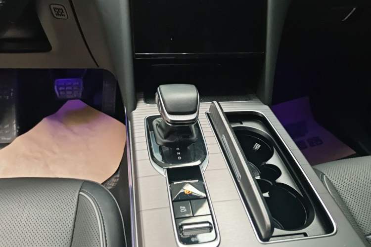 Used Hongqi HS7 PHEV 2024 2.0T PHEV Four-Wheel Drive Flagship Edition 6 Seats
