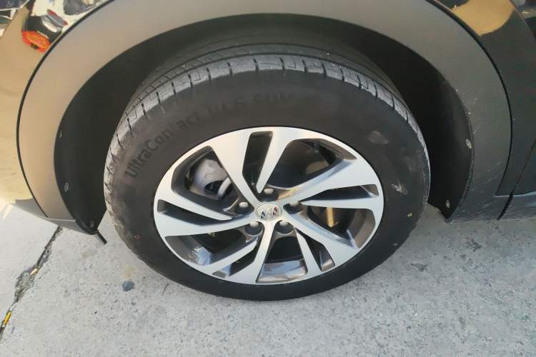 Used Buick Envision 2023 Encore S 552T Two-Wheel Drive Luxury Model
