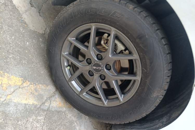 Used BYD Seal 06 New Energy 2024 DM-i 80KM Luxury Model Right Rear Wheel Hub