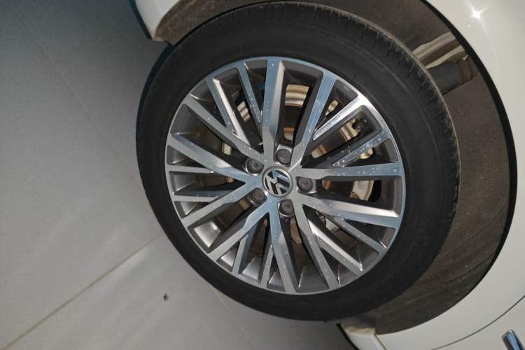 Used Volkswagen FAW-Volkswagen CC 2016 1.8TSI Luxury Model Right Rear Wheel Hub