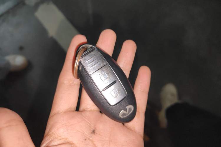 Used Infiniti ESQ 2014 1.6L Luxury Edition