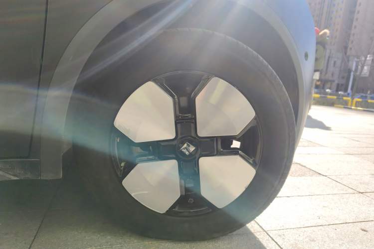 Used Baojun KiWi EV 2023 DJI Edition Lithium Iron Phosphate Right Front Wheel Hub