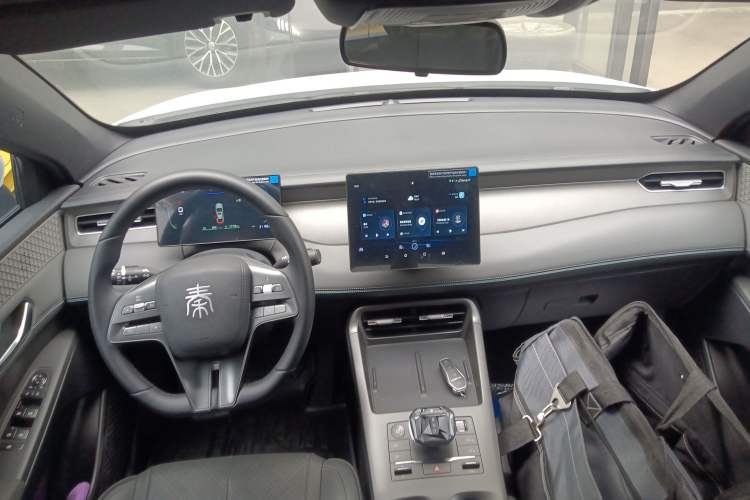 Used BYD Qin PLUS 2025 DM-i Smart Drive 55KM Leading Model Center Console