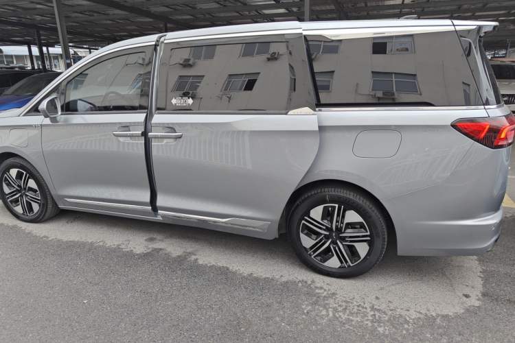 Used JAC Refine RF8 PHEV 2024 Zhiling Edition 1.5T 150KM Flagship Model – Lithium Iron Phosphate
