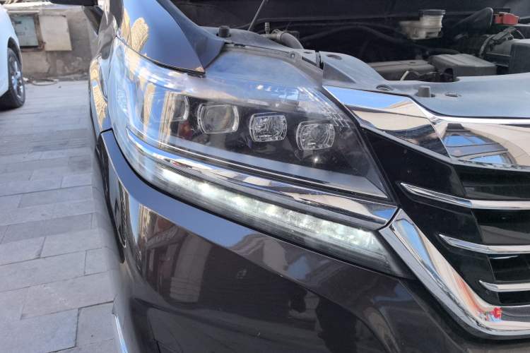 Used Honda Elysion 2016 2.4L Luxury Edition Right Front Headlight