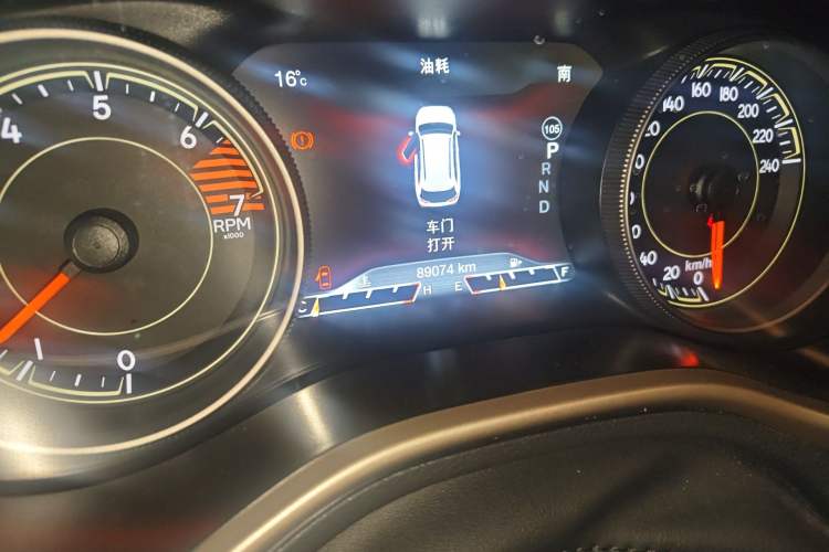 Used Jeep Cherokee 2016 2.0L Superior Edition Odometer Close Up