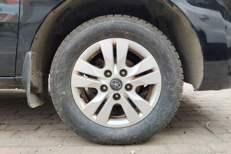 Used JAC Refine M3 2016 IKEA Edition 1.6L Luxury Smart Model Right Front Wheel Hub