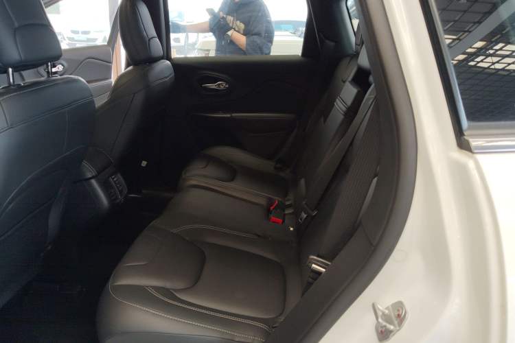 Used Jeep Cherokee 2017 2.0L Superior Edition Left Rear Seat