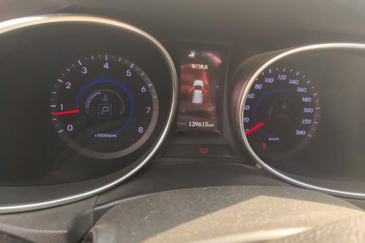 Used Hyundai Santa Fe 2015 2.0T Automatic Two-Wheel Drive Smart Version 5 Seats