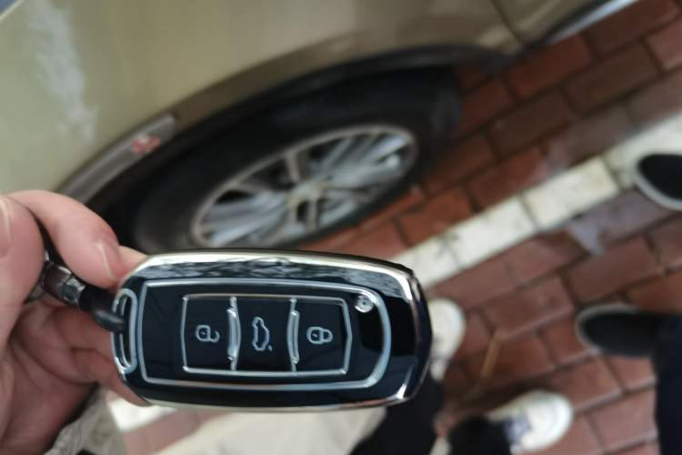 Used Geely Auto Emgrand X7 Sport 2018 1.8TD Automatic Two-Wheel Drive Smart Connect 4G Internet Edition
