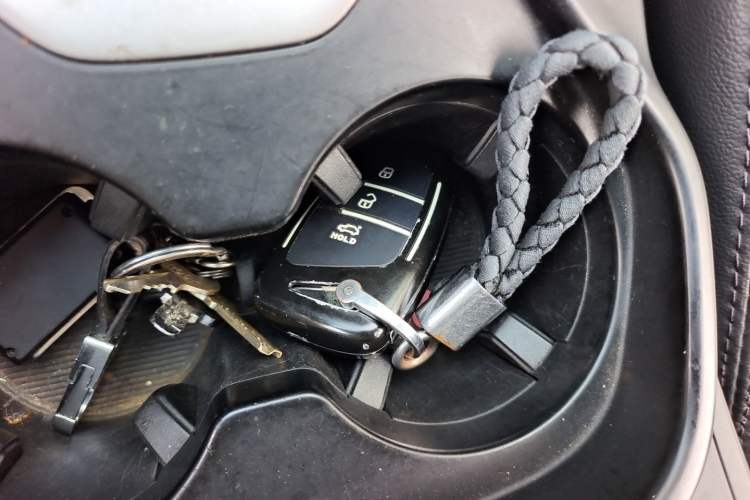 Used Hyundai Santa Fe 2013 2.4L Automatic Two-Wheel Drive Smart Version