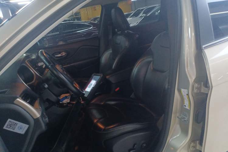 Used Jeep Cherokee 2014 2.4L Urban Edition