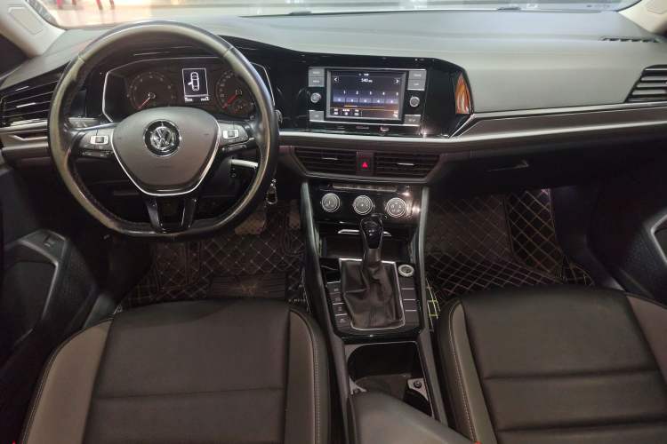 Used Volkswagen Sagitar 2019 280TSI DSG Comfort Version China VI Standard Center Console