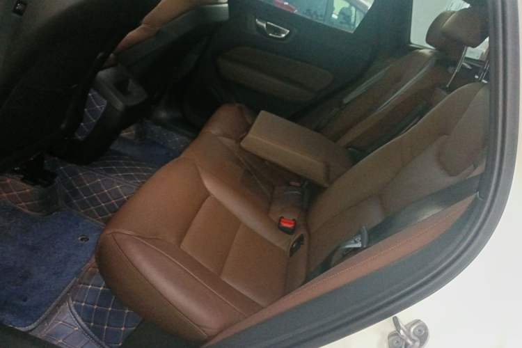 Used Volvo XC60 2023 B5 4x4 Smart Luxury Edition
