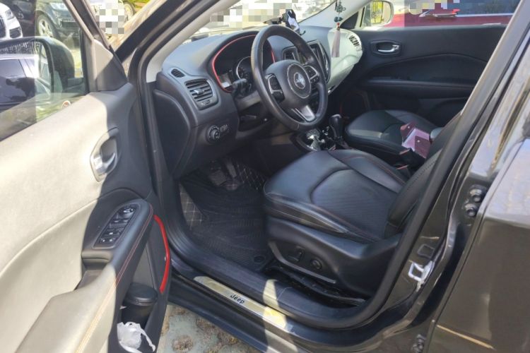 Used Jeep Compass 2017 200TS Automatic High-Performance All-Wheel Drive Edition Driver Seat