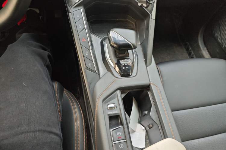 Used Lynk & Co 06 EM-P 2022 PHEV 84 km Range Pro Version Gear Lever