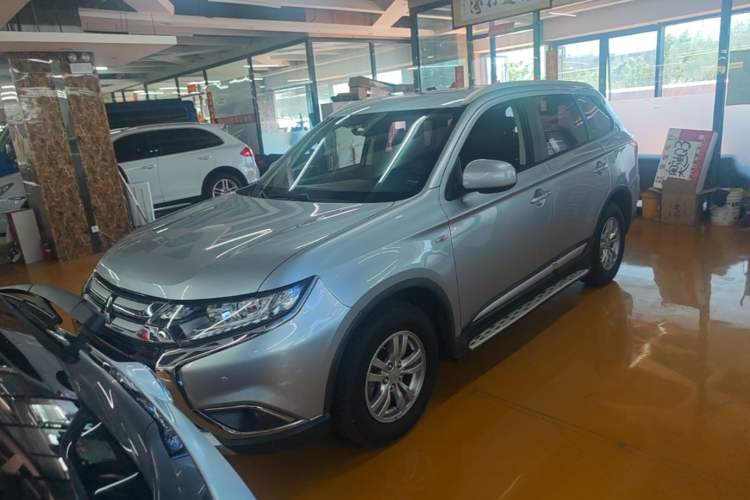 Used Mitsubishi Outlander 2016 2.0L Two-Wheel Drive Fashion Edition 5 Seats