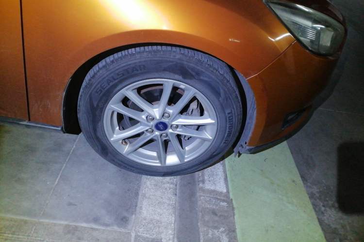 Used Ford Focus 2017 Hatchback EcoBoost 125 Automatic - Ultra-Powerful Style Edition with Smart Drive Features Right Front Wheel Hub